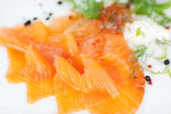 Salmón en rodajas en el restaurante — Foto de Stock