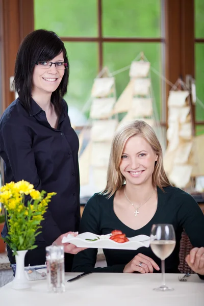 Waitress serving dinner — Stock Photo, Image