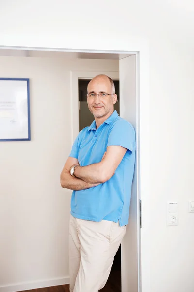 Dentist in his practice — Stock Photo, Image