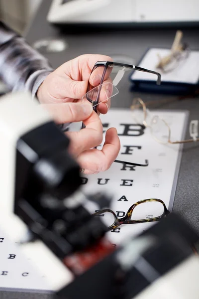 Оптические очки для ремонта — стоковое фото
