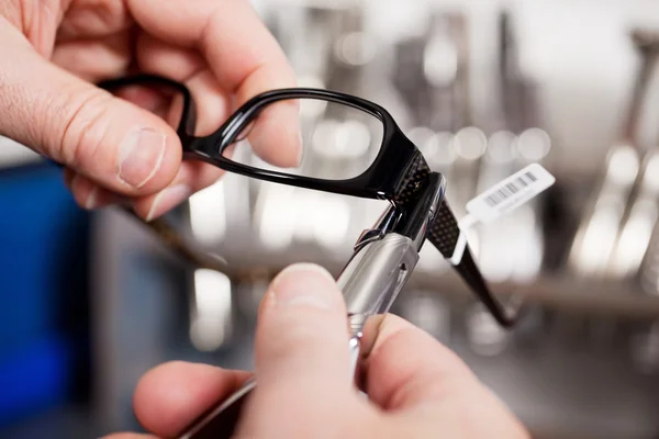 Optician's Repairing Glasses With Pliers — Stock Photo, Image