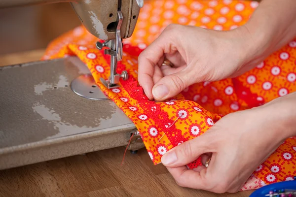 Sewing by machine — Stock Photo, Image