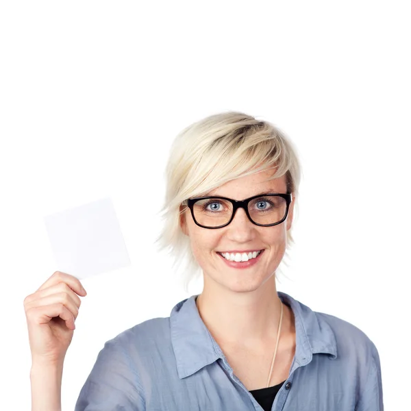 Mujer sosteniendo tarjeta en blanco —  Fotos de Stock