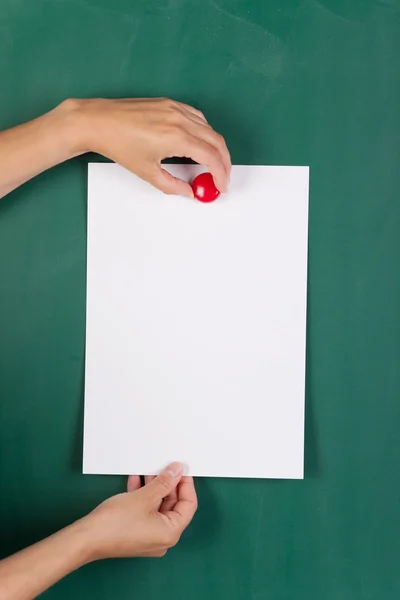 Hands with blank paper — Stock Photo, Image