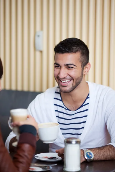 Uomo che beve caffè — Foto Stock