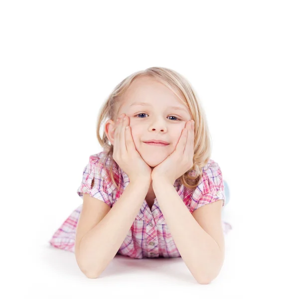 Schattig blond meisje op vloer liggen — Stockfoto