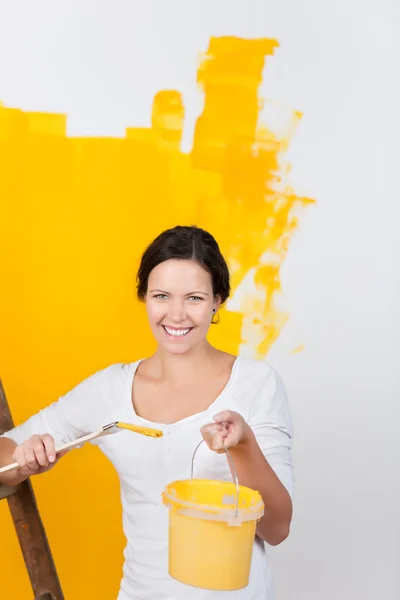 Woman renovating her house — Stock Photo, Image