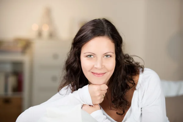 Portrait of a beautiful woman at home — Stock Photo, Image