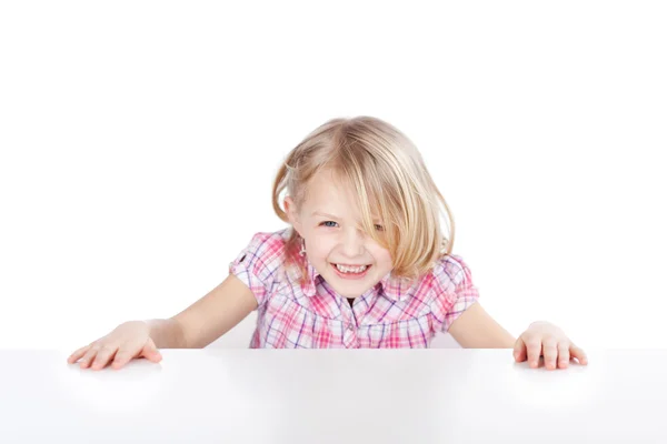 Menina na mesa contra fundo branco — Fotografia de Stock