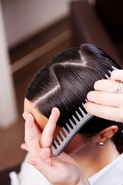 Hairstylist combing a new hairstyle — Stock Photo, Image