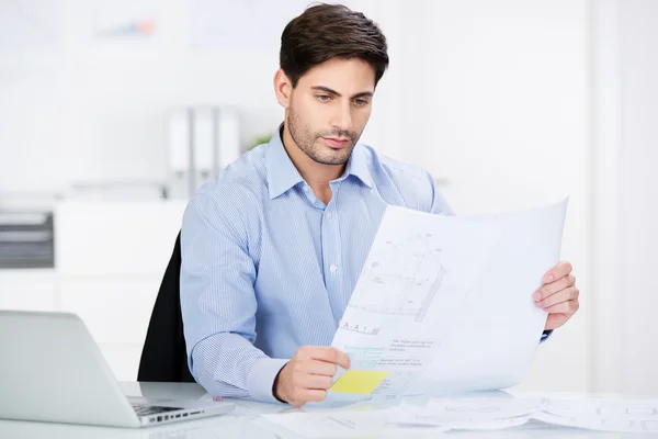 Hombre de negocios serio — Foto de Stock