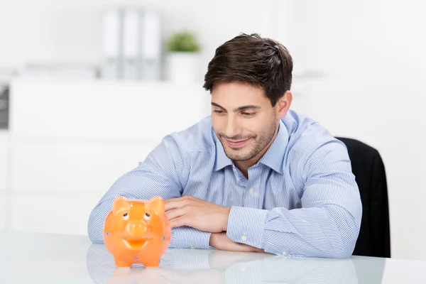 Sonriente hombre de negocios guapo —  Fotos de Stock