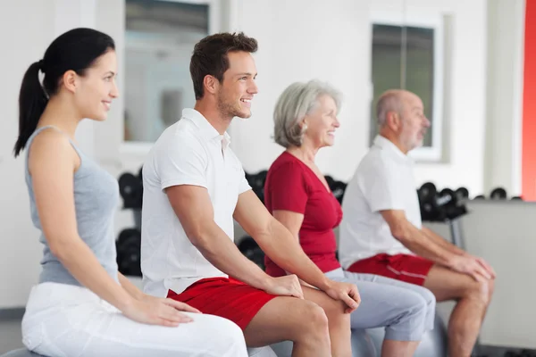 Diverse group in a fitness studio or gym — Stock Photo, Image