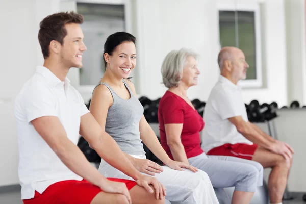 Group of people training in a gym — Stock Photo, Image