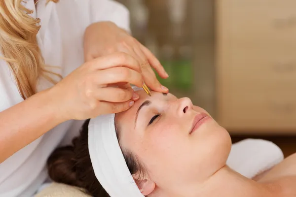 Young woman being pampered in a spa — Stock Photo, Image