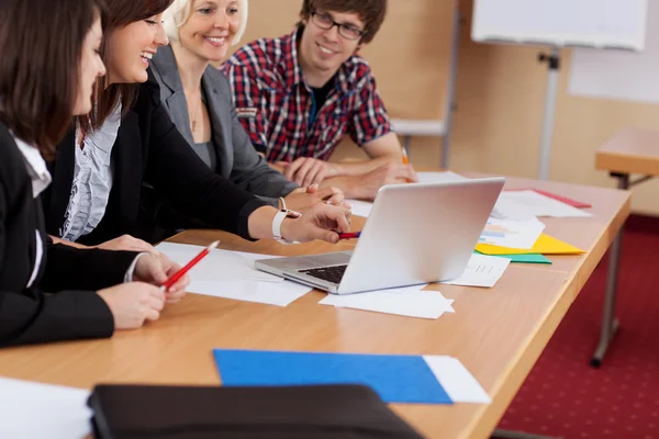 Group working with laptop — Stock Photo, Image