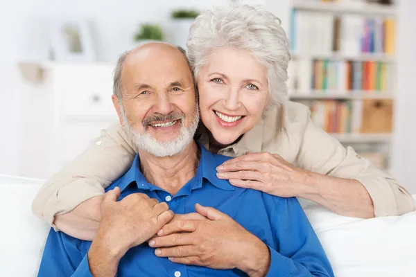 Affectionate elderly couple — Stock Photo, Image