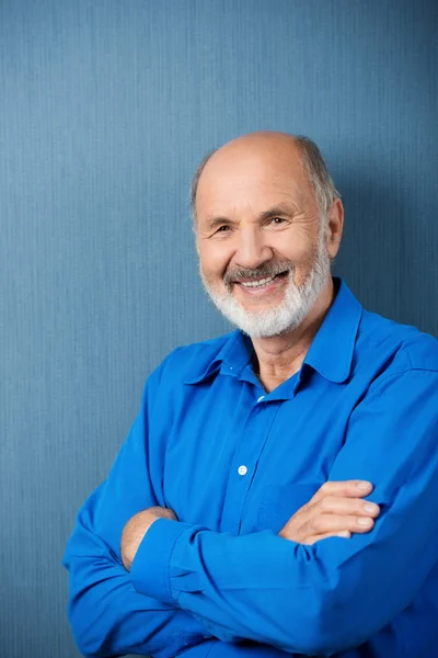 Confident senior man with folded arms — Stock Photo, Image
