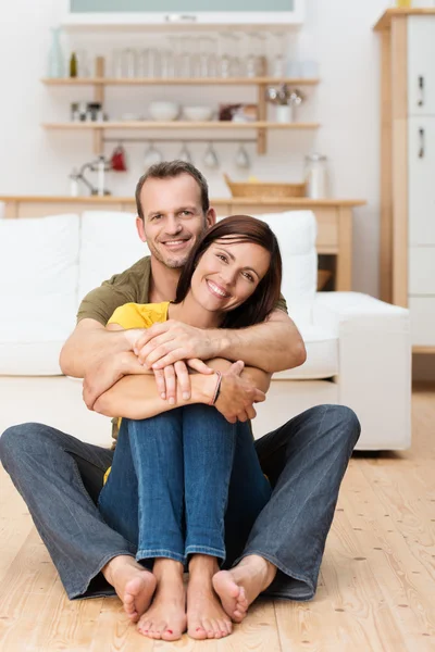 Retrato de una feliz pareja adulta — Foto de Stock