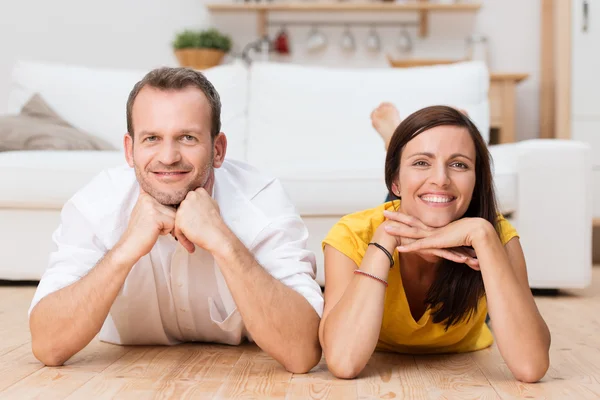 Lazy attractive young couple unwinding at home — Stock Photo, Image
