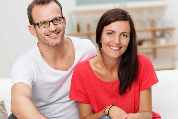 Confident friendly young couple — Stock Photo, Image