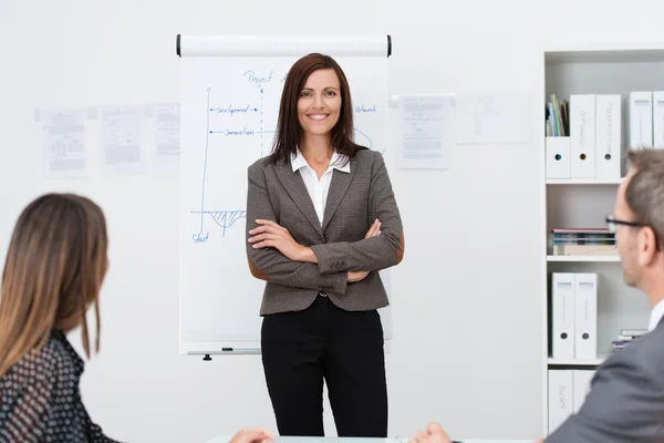 Confident businesswoman giving a presentation — Stock Photo, Image