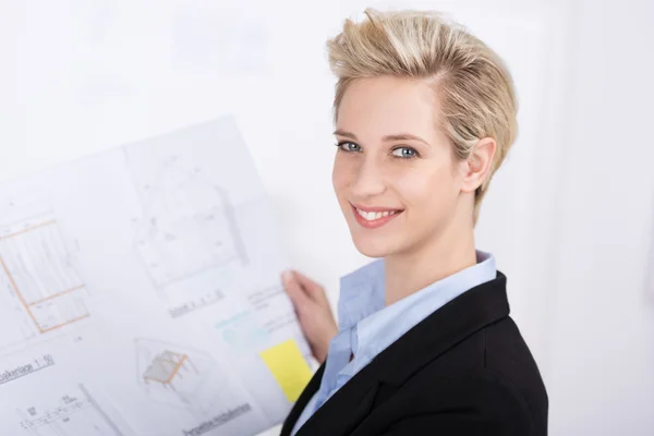 Sorrindo empresária bem sucedida — Fotografia de Stock