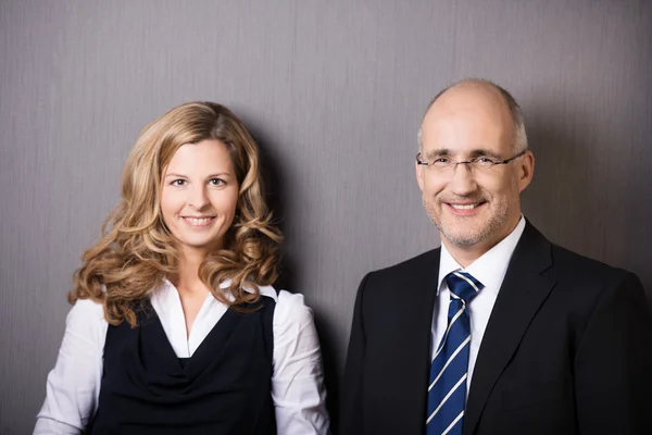 Confident business man and woman — Stock Photo, Image