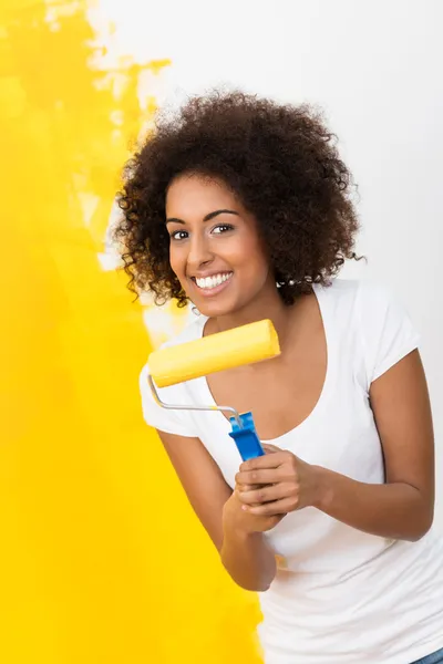 Playful African American woman painting — Stock Photo, Image