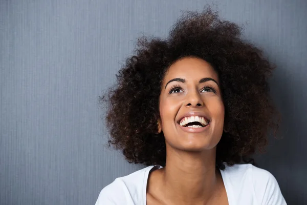 Riéndose mujer afroamericana —  Fotos de Stock