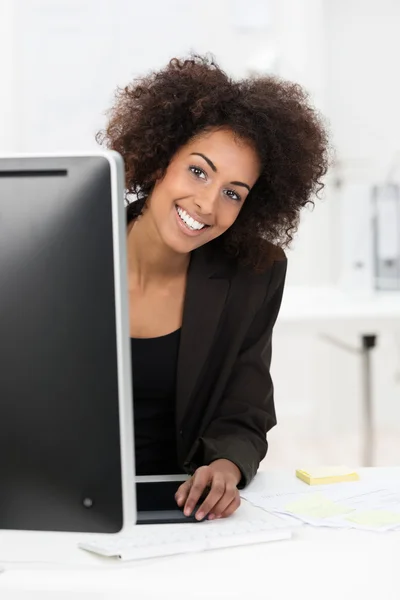 Linda mujer de negocios afroamericana — Foto de Stock