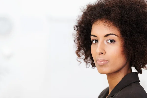 Pensativo joven afroamericana mujer —  Fotos de Stock