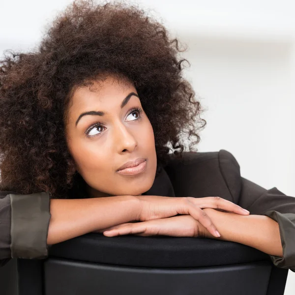 Pensativa mujer de negocios afroamericana —  Fotos de Stock