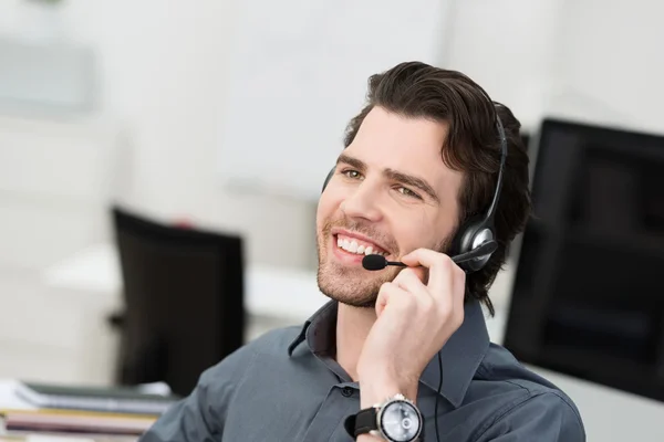 Empresario con auriculares — Foto de Stock