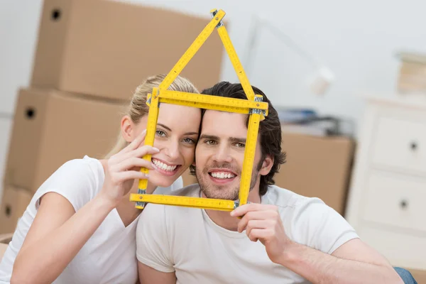 Young couple dreaming of their new home — Stock Photo, Image