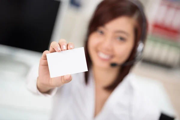 Young business woman holding out a blank card — Stock Photo, Image