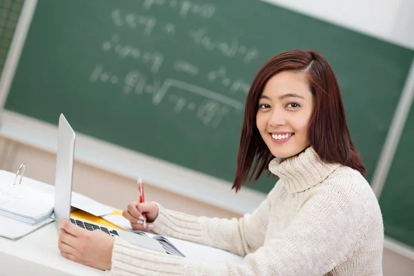 Asiatiska universitetsstuderande — Stockfoto