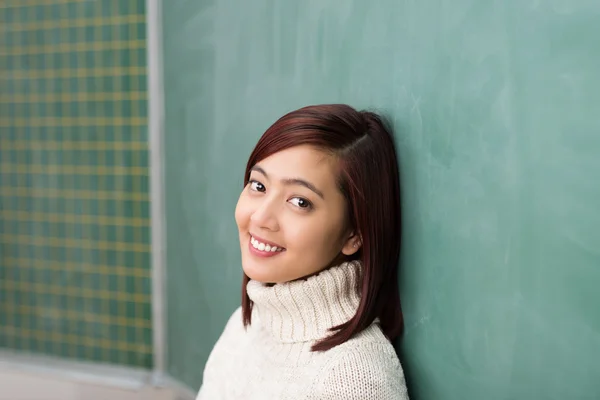 Joven mujer asiática — Foto de Stock