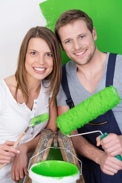 Young couple redecorating — Stock Photo, Image