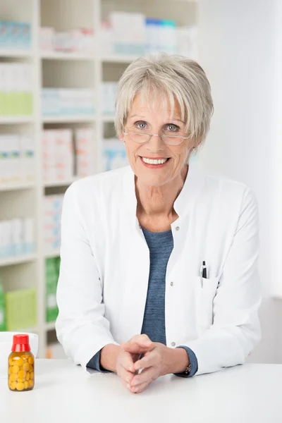 Senior female pharmacist — Stock Photo, Image