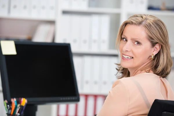 Lachende succesvolle zakenvrouw — Stockfoto