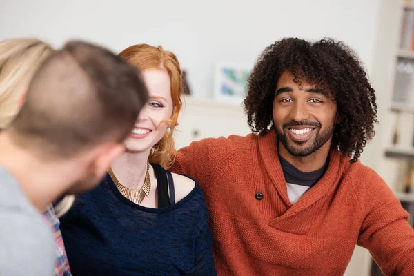 Multiracial young group of friends — Stock Photo, Image