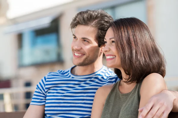 Young happy couple smiling — Stock Photo, Image
