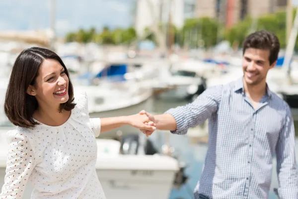 Couple exploring on summer vacation — Stock Photo, Image