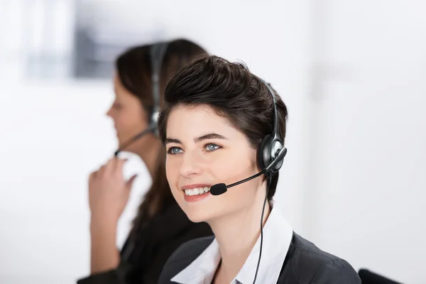 Bella amichevole operatore call center — Foto Stock
