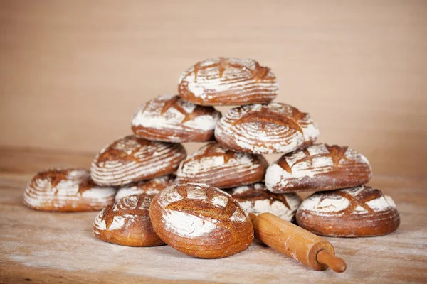 Verschiedene runde Brote — Stockfoto