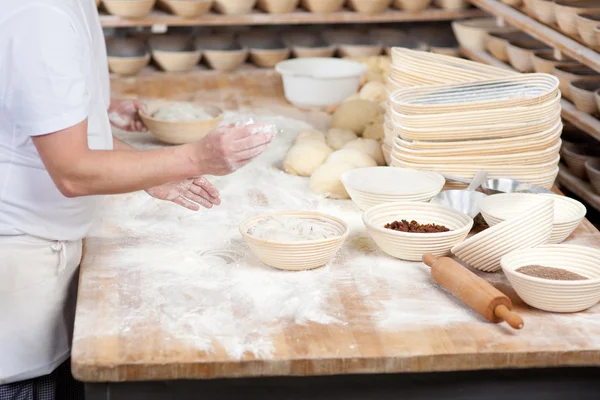 Chef y compañero de trabajo en la panadería —  Fotos de Stock