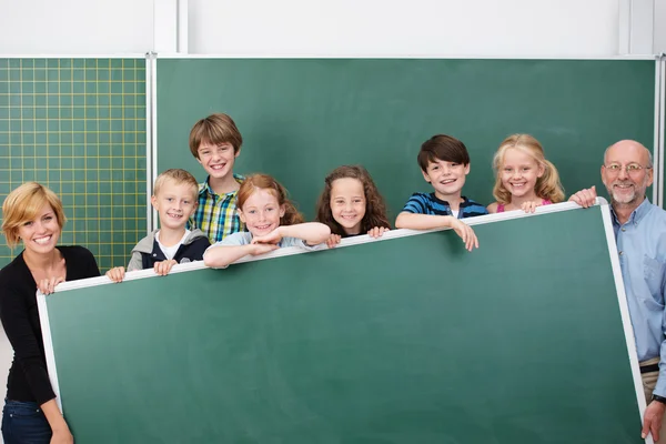 Jonge studenten en docenten — Stockfoto