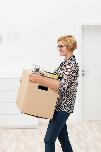 Woman carrying cardboard carton — Stock Photo, Image