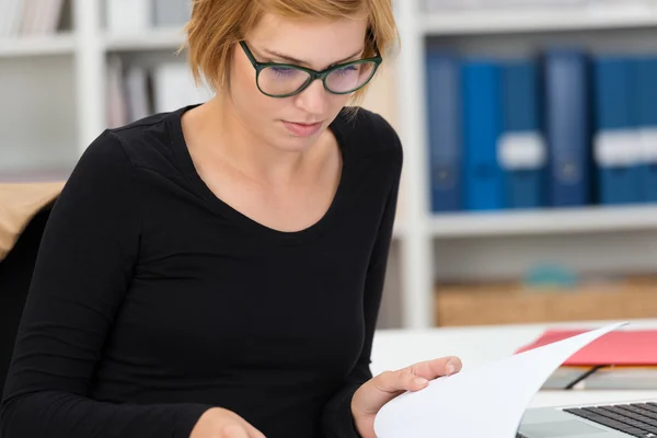 Businesswoman paging through paperwork — Stock Photo, Image